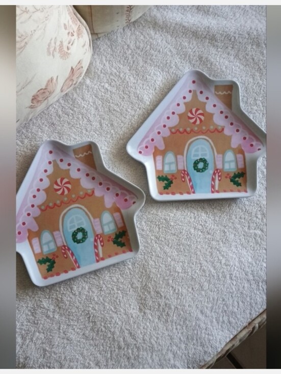cupcakes & cashmere Other - Set Of 4 Holiday Gingerbread House Decorative Plates